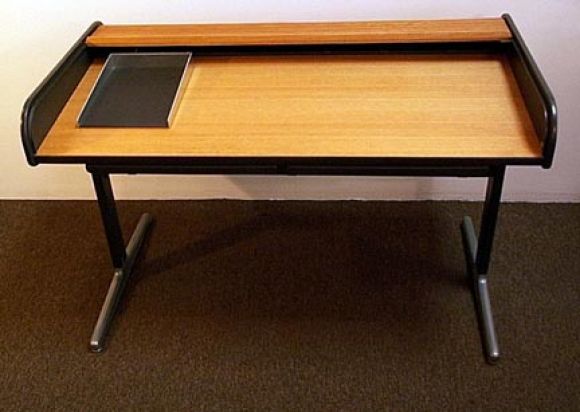 Herman Miller Desk designed by Robert Probst In Excellent Condition In Los Angeles, CA