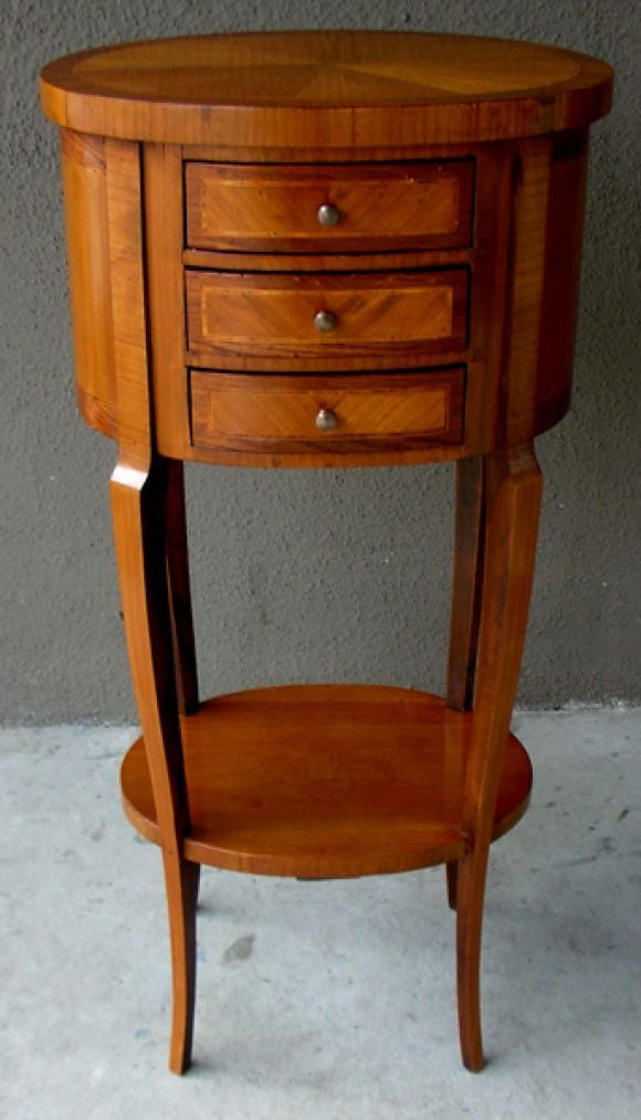 A French Louis XV Pearwood & Walnut Inlaid Oval Table 1