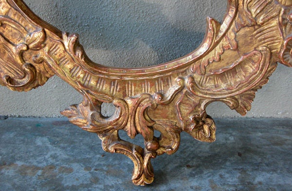 Rococo Curvaceous English George II Style Cartouche-shaped Carved Giltwood Mirror For Sale