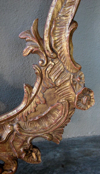 Hand-Carved Curvaceous English George II Style Cartouche-shaped Carved Giltwood Mirror For Sale