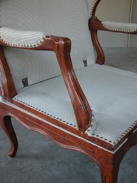 A Large-Scaled French Louis XV Fruitwood Metamorphic Chair 2