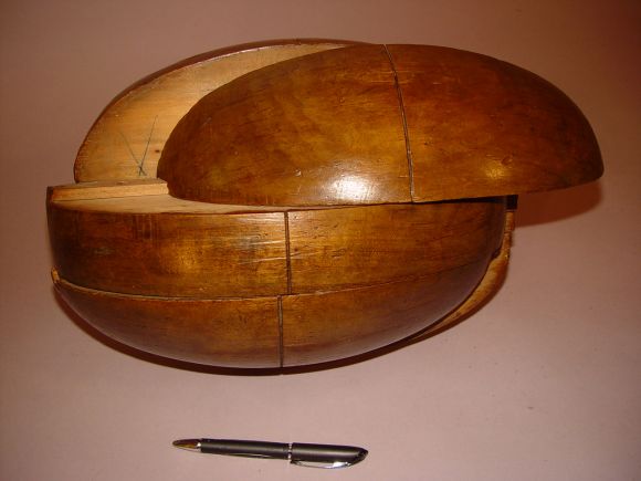 Rugby ball mold/form