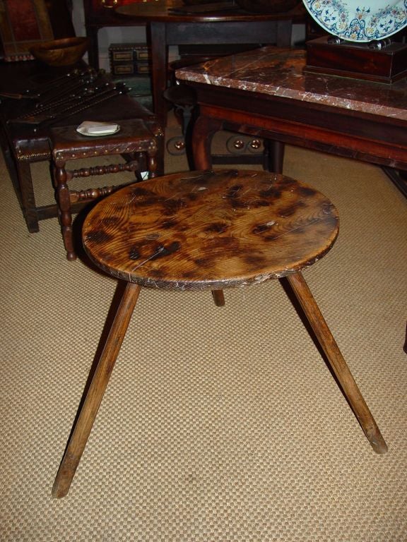 18th century Welsh cricket table having a thick single board dish top of elm on three turned splayed legs.
