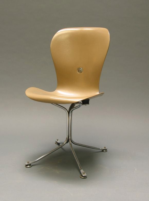 Isamu Noguchi Cyclone Table with Four Ion Chairs 1