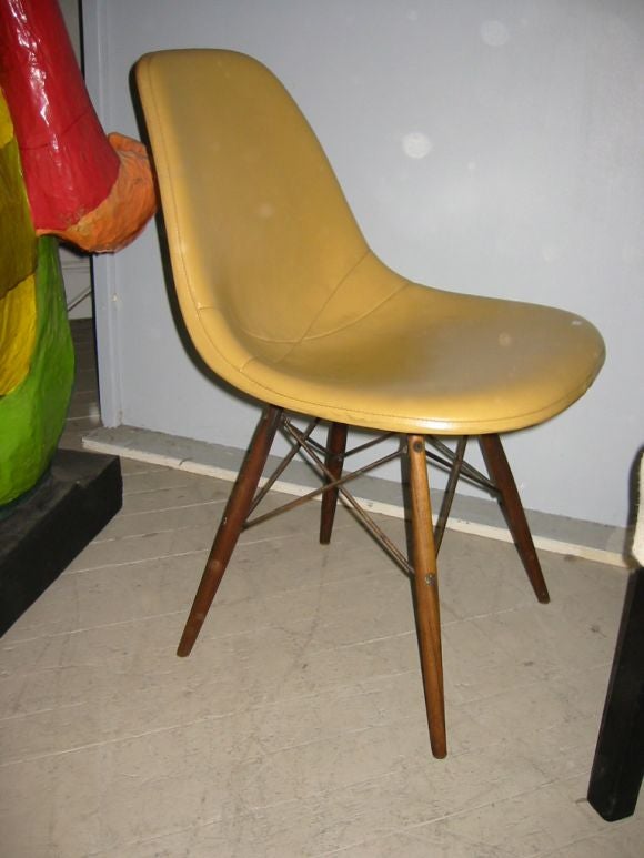 Dowel leg chair