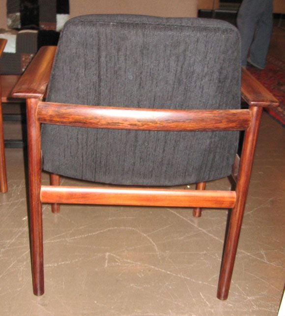 Mid-Century Modern Pair of Rosewood Armchairs For Sale