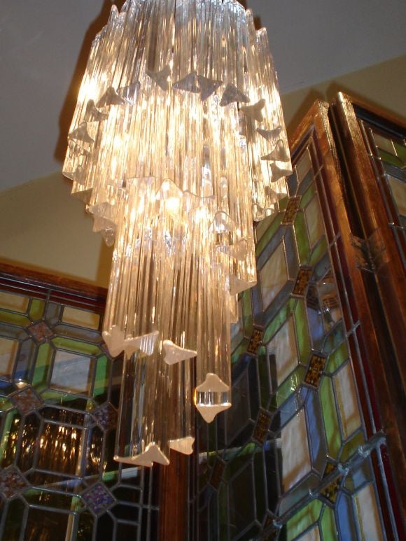 A spiral design vintage Venini Chandelier in clear glass, small in scale. in excellent condition. reminisce of the larger ones in the 1950's. Straight forward in simplistic design.