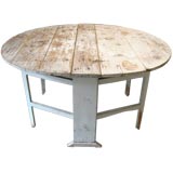 Gate leg table