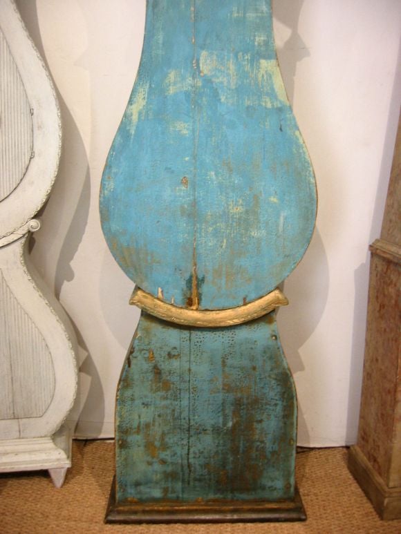Painted Swedish Floor Clock In Good Condition For Sale In Los Angeles, CA