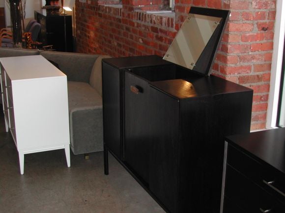 Mid-20th Century John Stuart 8 Drawer Vanity Dresser
