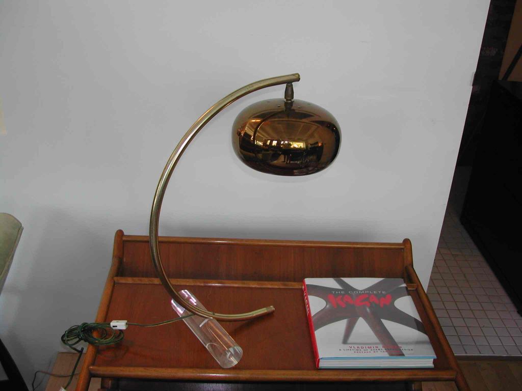 1970'S Laurel studios lucite and brass table lamp