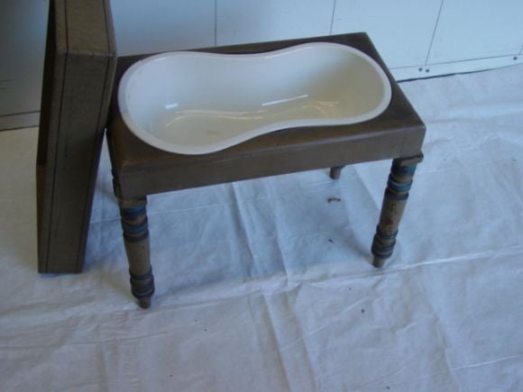 An Antique Wooden Bidet/Stool from the Estate of Geoffrey Beene In Good Condition In Bellport, NY