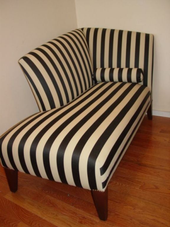 Striking Mid-Century Chaise