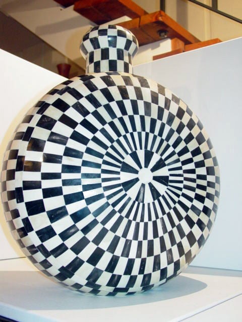 A  STRIKING  LARGE VASE (CAMEL BONE INLAYS)