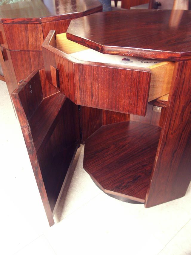 Pair of Decagonal Rosewood Nightstands by Harvey Probber In Excellent Condition In New York, NY