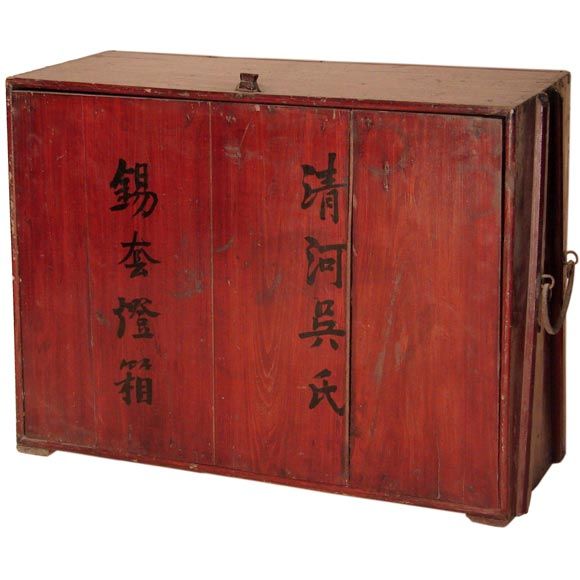 antique box for the transportation of lanterns and glass chimney For Sale