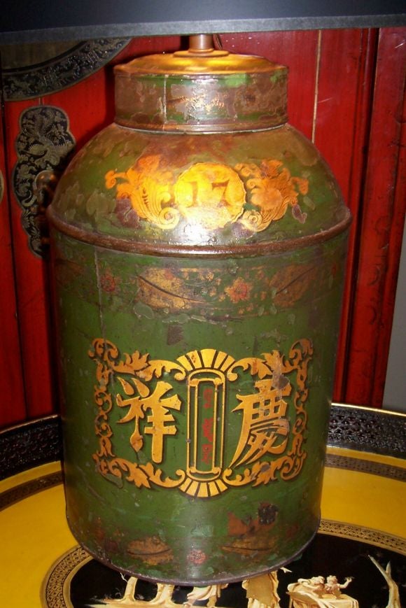 Chinese Pair of Tôle Chinoiserie Decorated Tea Canisters