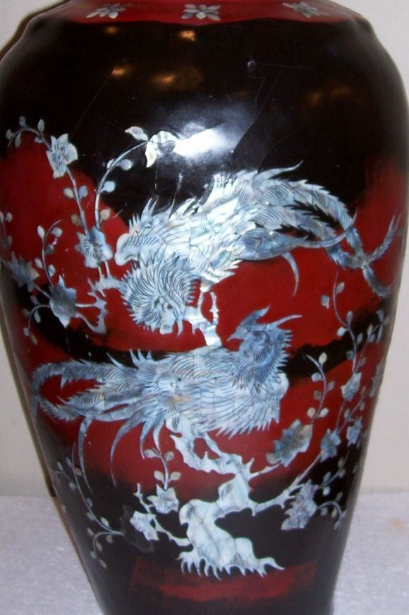 Große asiatische Vase mit Perlmutt-Intarsien aus Papiermaché (Chinesisch)