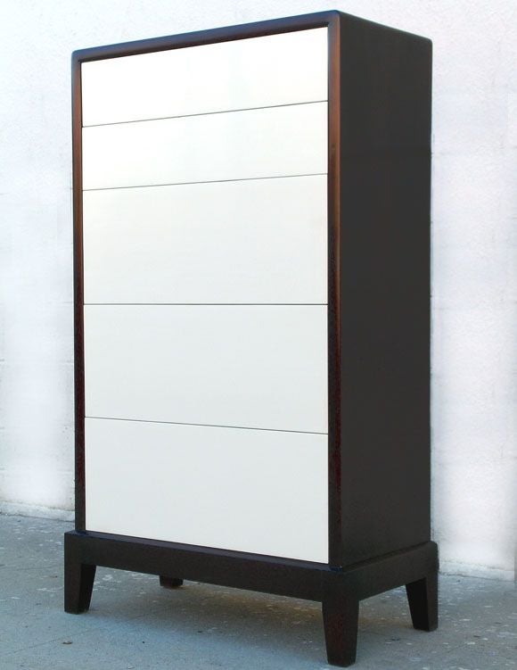 Laccato Comò o cassettiera Highboy, di Petersen Antiques in vendita