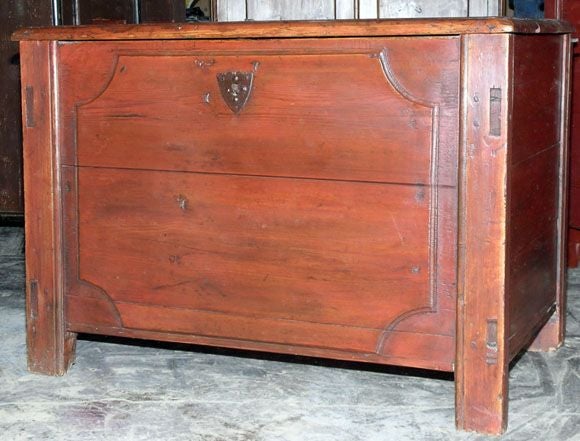 Hope chest in original paint. Lock works but key is missing (can be replaced).