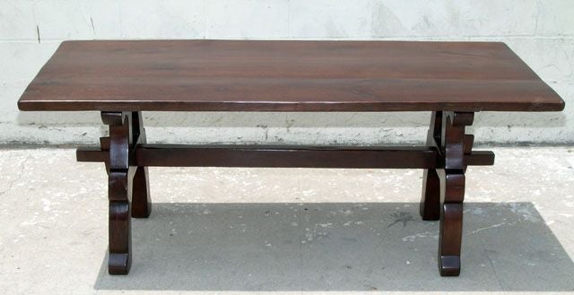 Questo tavolo a cavalletto è realizzato in rovere rustico e si ispira a un tavolo da refettorio danese del XVII secolo.

Poiché ogni tavolo è realizzato al banco nel nostro laboratorio di Los Angeles, puoi influenzare tutti gli aspetti del design,