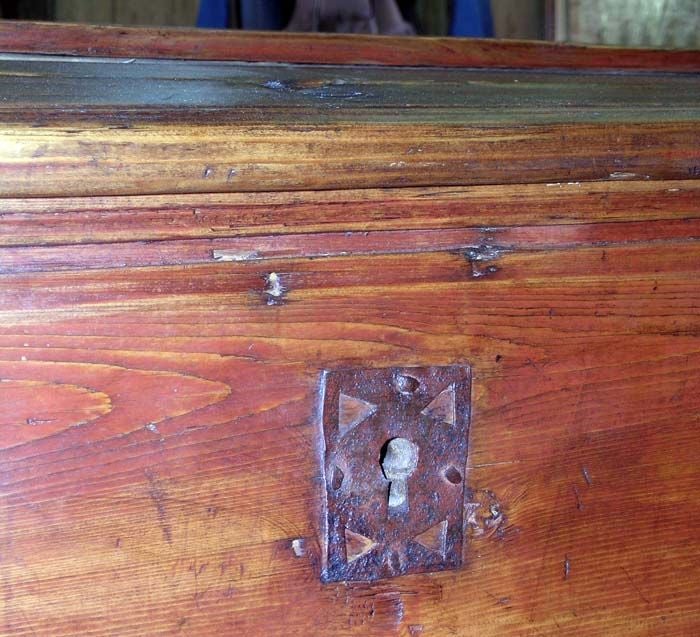 18th Century Dowry Chest In Excellent Condition For Sale In Los Angeles, CA