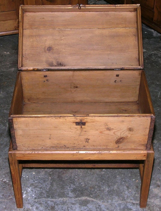 Journeyman's Chest on a Stand In Excellent Condition In Los Angeles, CA