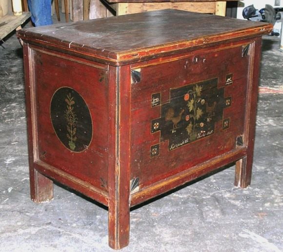 Painted hope chest with images of a rooster, a hen, a dog and a hare. There are stylized 