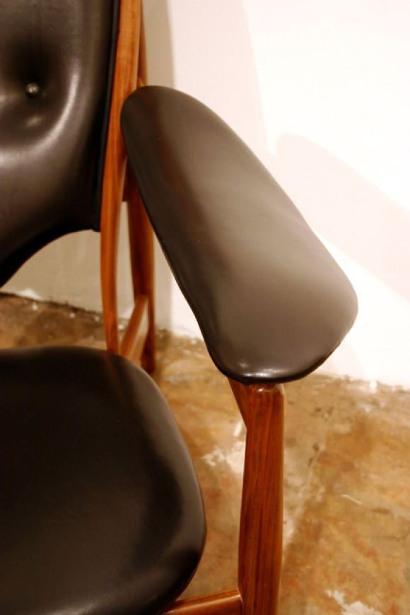 Walnut and Leather Chieftain chair by Finn Juhl for Baker 1