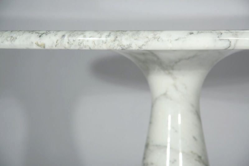 Round marble pedestal dining table by Angelo Mangiarotti 1