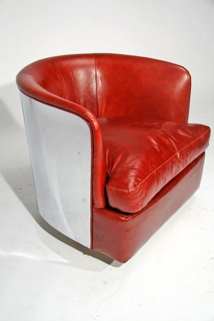 Pair of chrome lounge chairs in leather by Milo Baughman 5