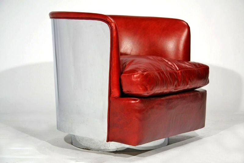 American Pair of chrome lounge chairs in leather by Milo Baughman