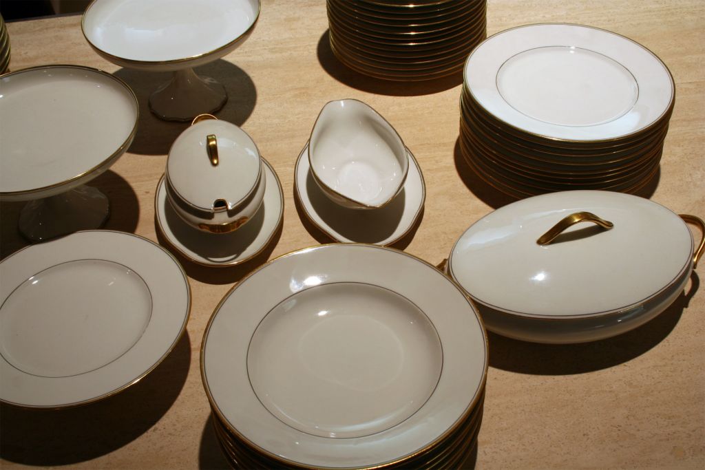 Mid-20th Century Over 100 Pieces of China / Limoges