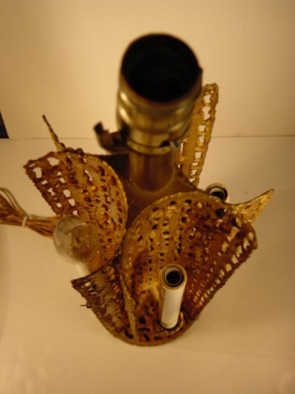 Moderne Lampe de bureau en métal doré à bordure en forme de torche, attribuée à Fantoni en vente