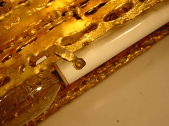 Milieu du XXe siècle Lampe de bureau en métal doré à bordure en forme de torche, attribuée à Fantoni en vente