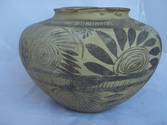 A beautiful vase from the      Tribe with primitive drawings of leaves fanning and a sun design.<br />
opening diameter: 6