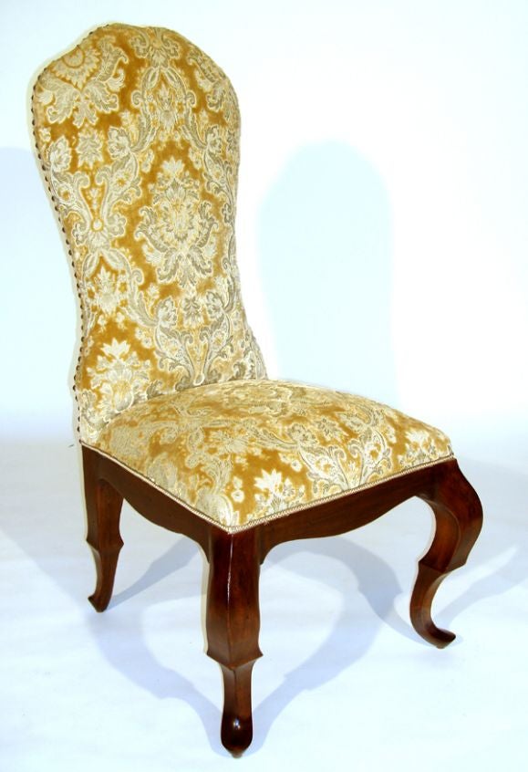 American Queen Anne Style Cartouche Back Arm Chair For Sale