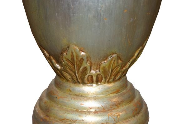 AN ELEGANT ITALIAN BAROQUE STYLE SCROLL HANDLE GILTWOOD URN  LAM