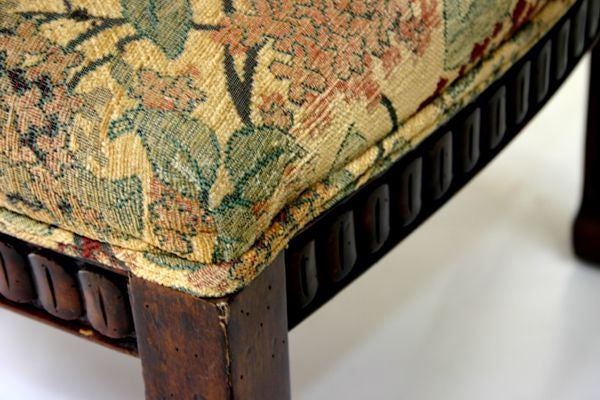 AN ELEGANT REEDED OVAL BACK SIDE CHAIR