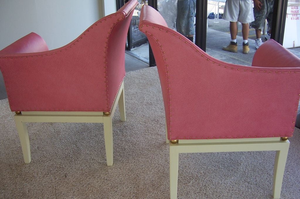 A Pair of Glamorous Hollywood Regency Pink Leather Chairs In Excellent Condition For Sale In Miami, FL