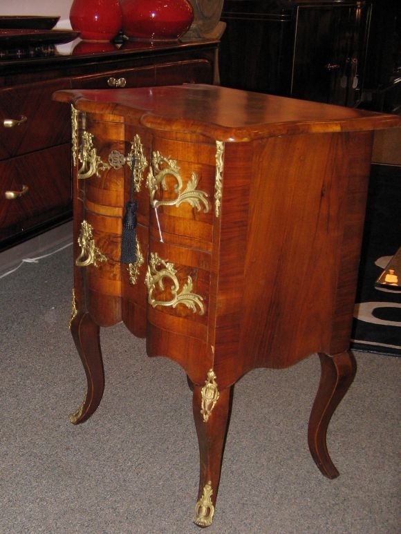 Baroque Revival German Two-Drawer Commode In Good Condition For Sale In New York, NY
