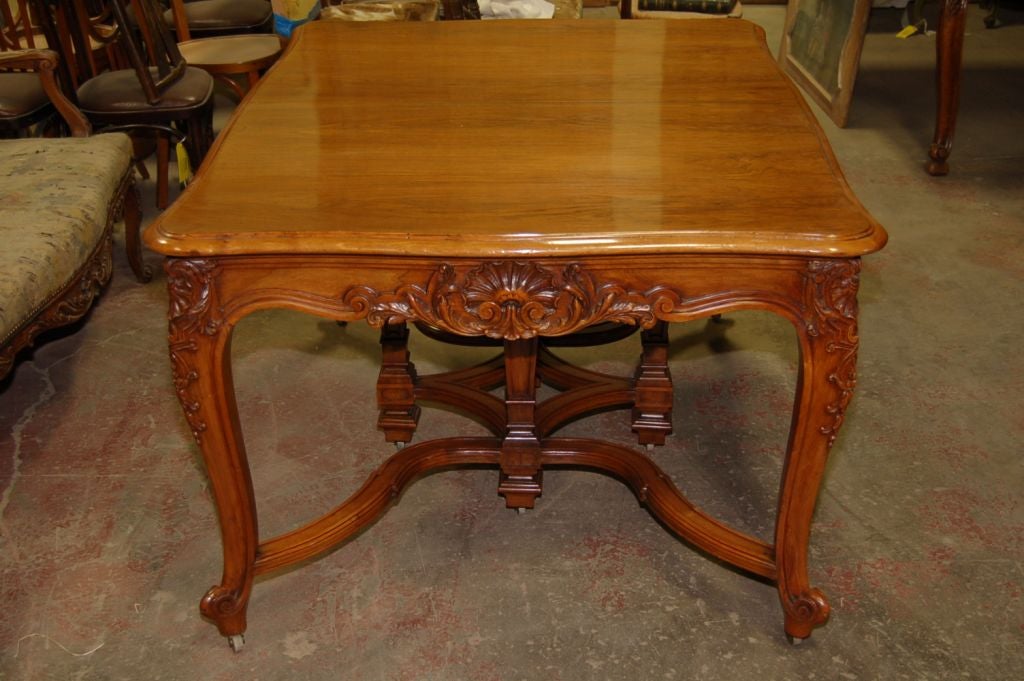 Louis XV Table 19th Century Walnut Italian Dining Extends from the Center