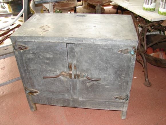 Zinc ice cabinet