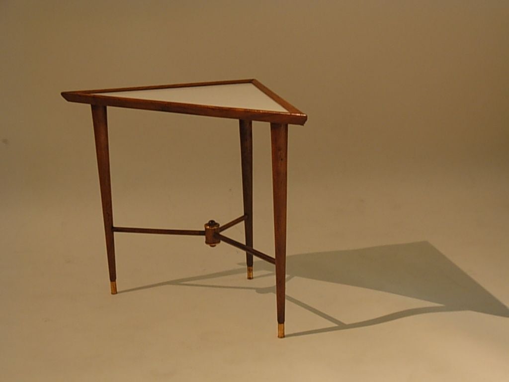 TRIANGULAR JEQUITIBA SIDE TABLE