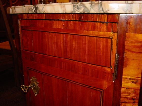 French Louis XVI Marquetry Encoignure In Good Condition In New Orleans, LA