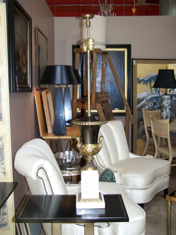 TALL PAIR OF URN STYLE STIFFEL LAMPS IN BRASS WITH MARBLE BASE. BEAUTIFUL BRASS DETAILS.