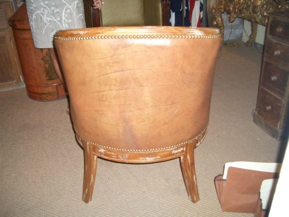 Mid-20th Century French leather chair with oak swan detail For Sale