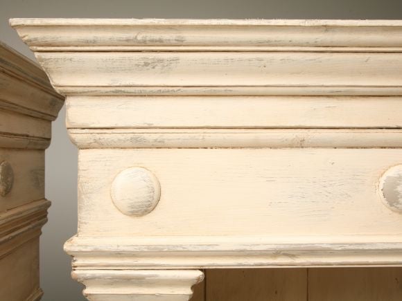 Exakte Nachbildungen eines Bücherregals im Directoire-Stil (ca. 1793-1804). Handgefertigt in unserer Old Plank-Werkstatt, können Sie Ihre gewünschten Abmessungen und Ausführungen angeben.
