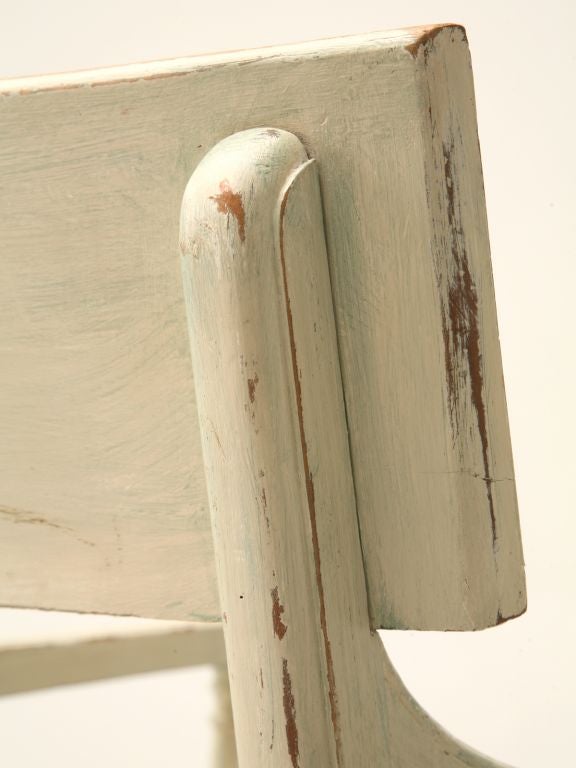 Antikes Paar französischer Sessel im Directoire-Stil in heller Celadon-Grünfarbe im Angebot 2