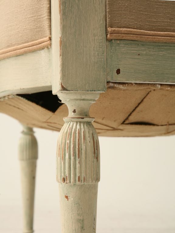 Antikes Paar französischer Sessel im Directoire-Stil in heller Celadon-Grünfarbe im Angebot 1